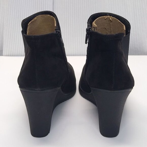 White Mountain Solange Black Wedge Chelsea Boots Size 12M Expandable Side & Zip - Picture 3 of 8